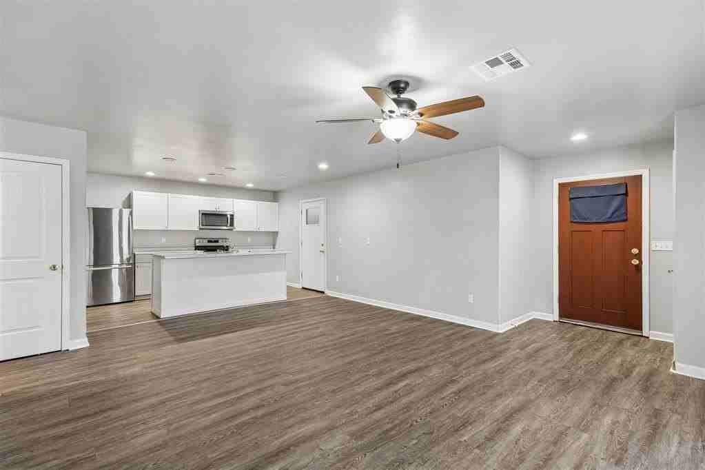 403 Debra Ct - Photo 3 of 21
