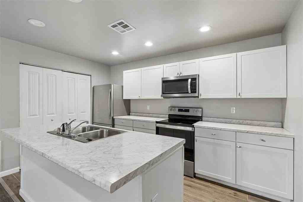 403 Debra Ct - Photo 6 of 21