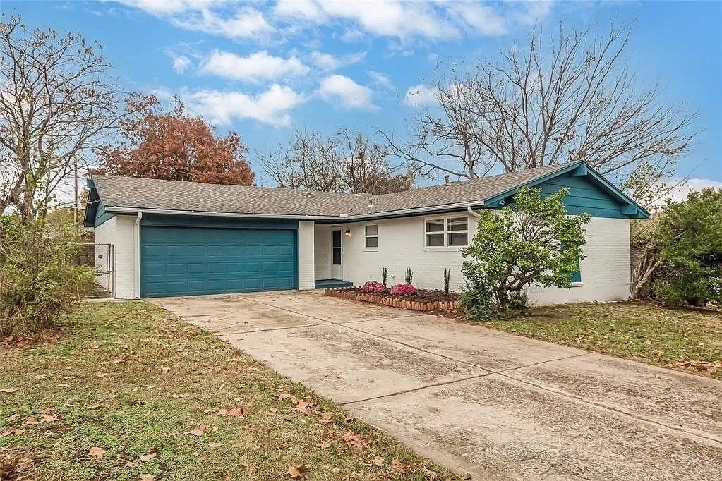 109 W Shadywood Dr