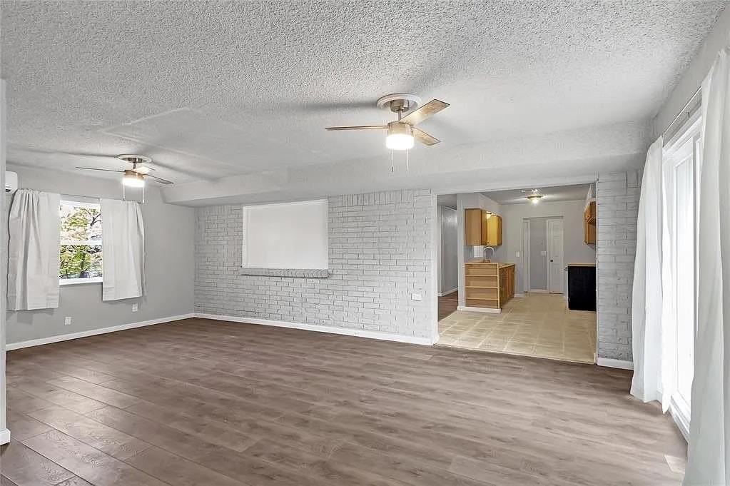109 W Shadywood Dr - Photo 4 of 17