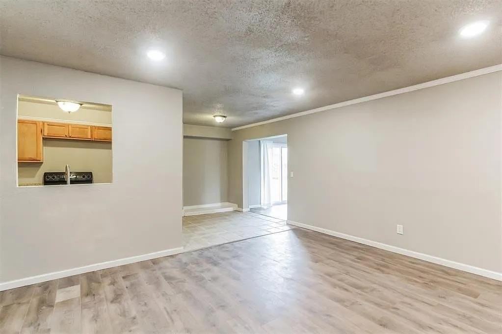 109 W Shadywood Dr - Photo 6 of 17