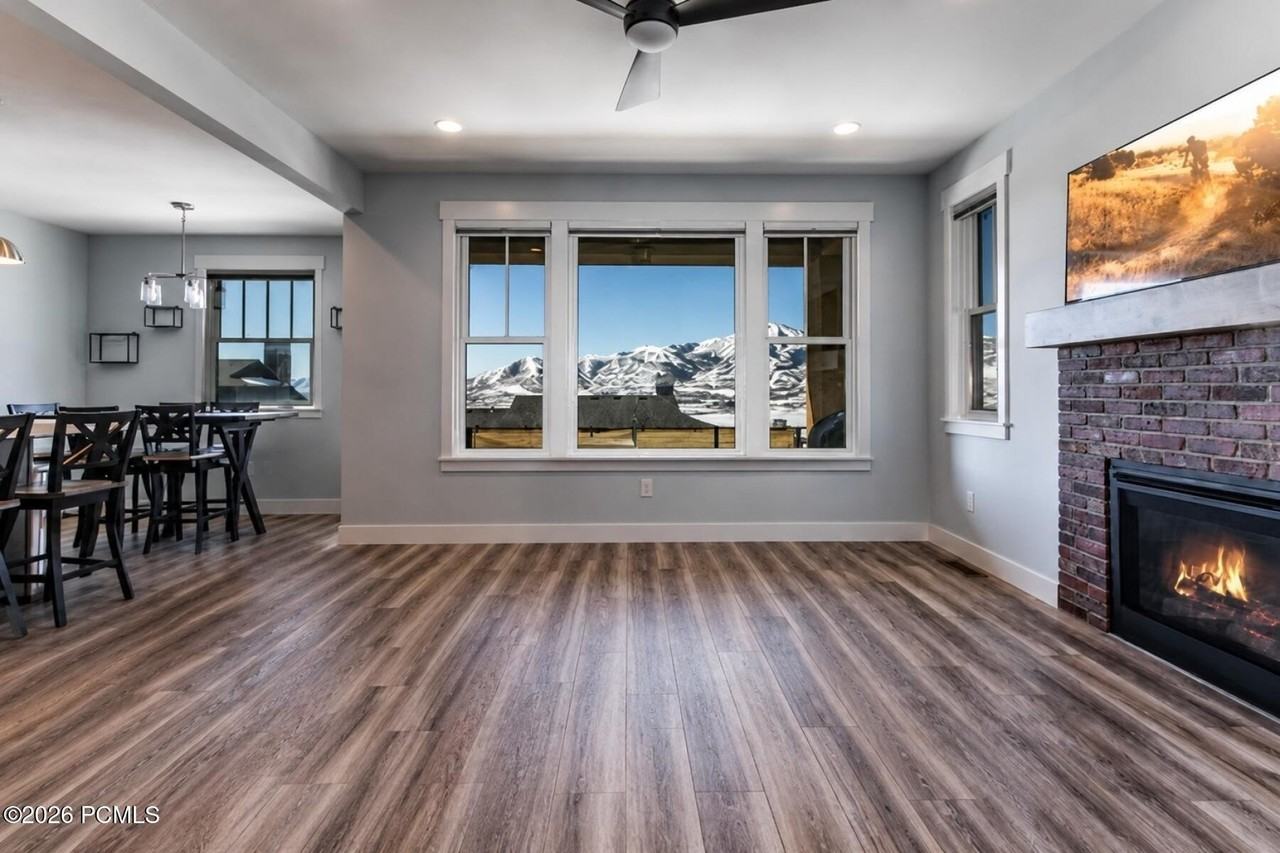 11901 N Shoreline Dr - Photo 2 of 20