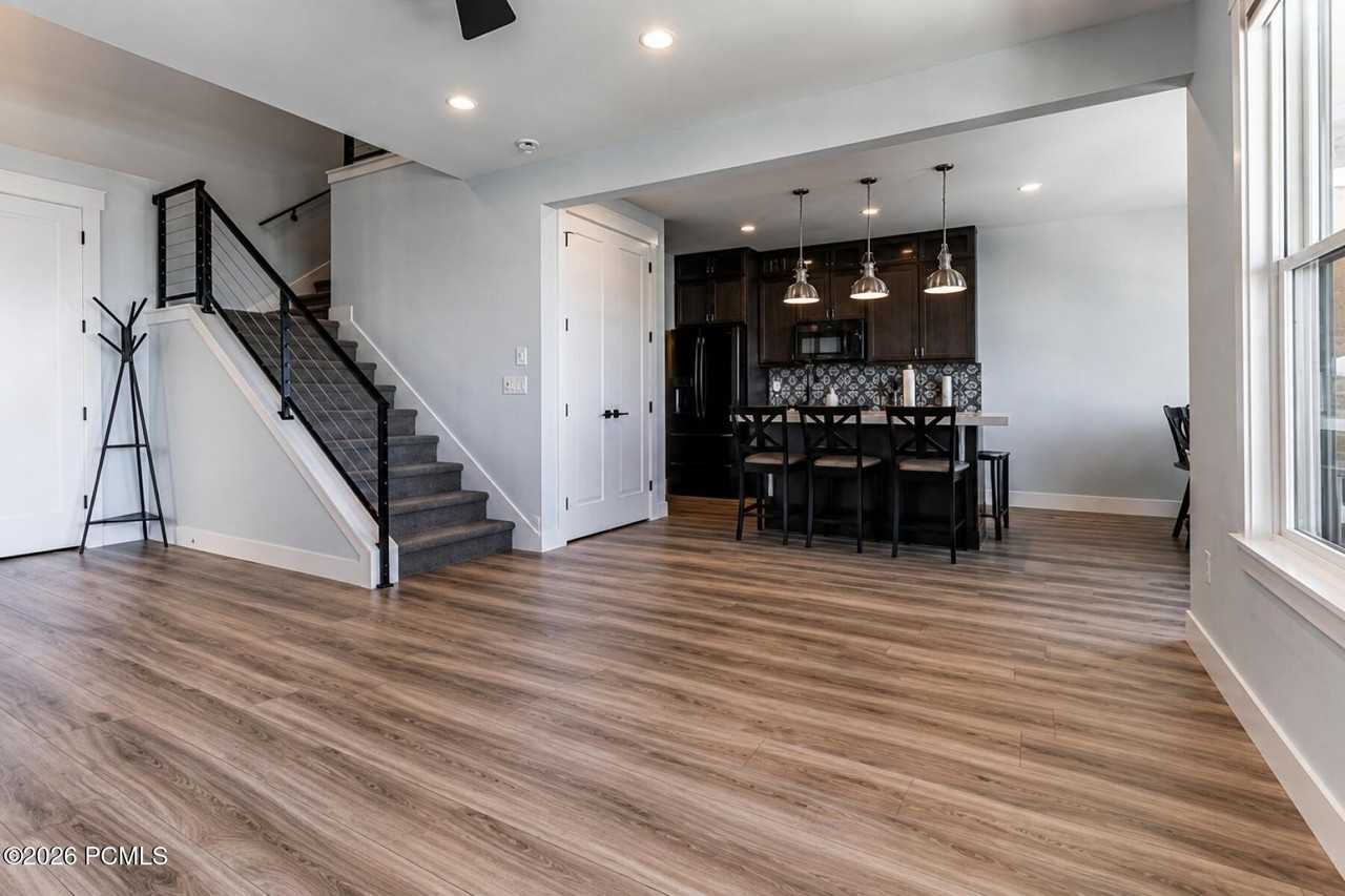 11901 N Shoreline Dr - Photo 3 of 20