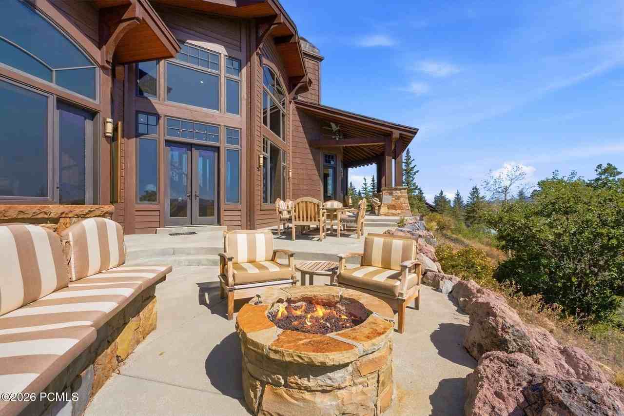 8425 Sunrise Loop - Photo 4 of 50