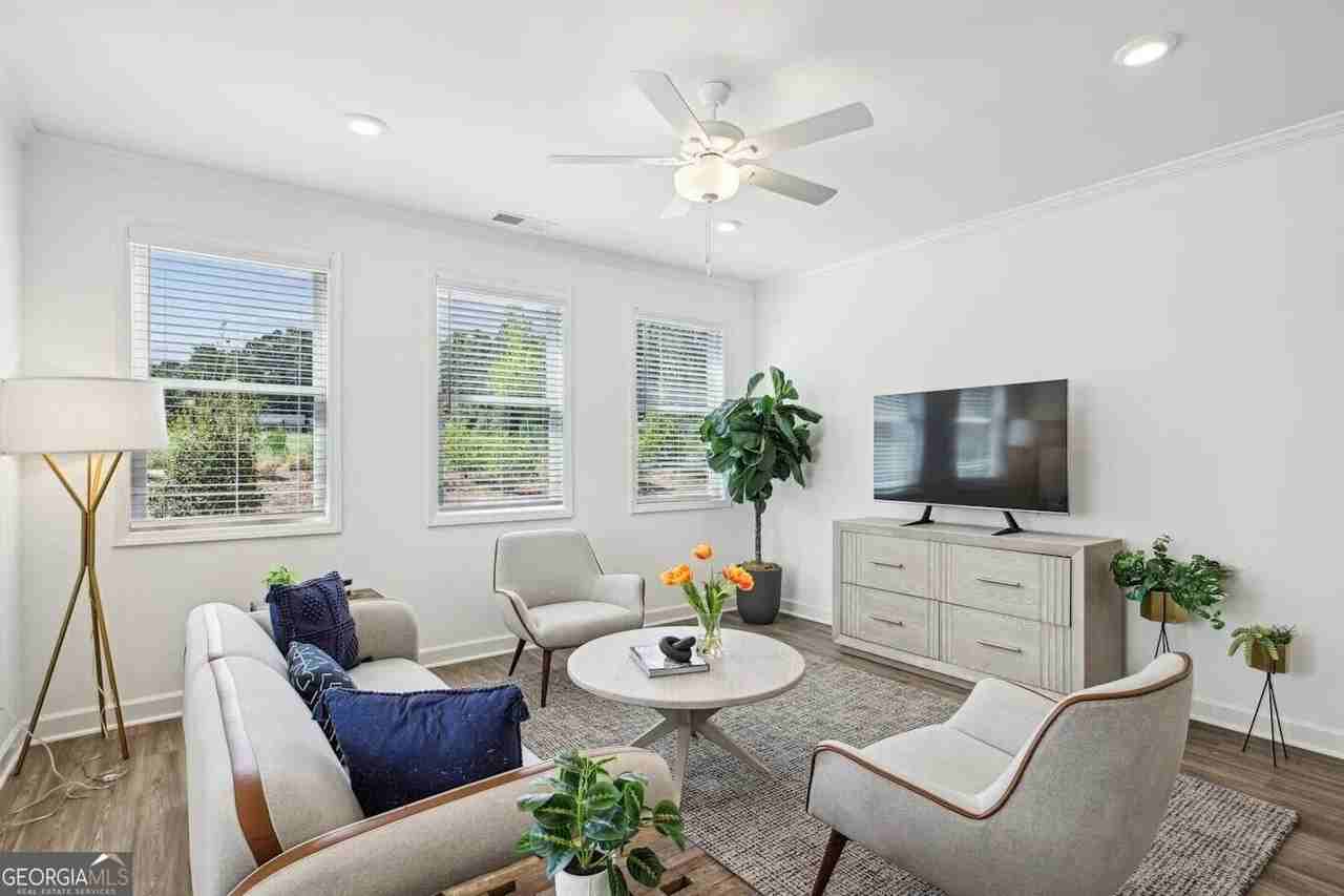 5066 Woodland Hls - Photo 7 of 12