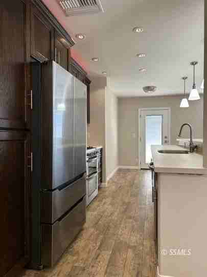 1017 Perdew Ave Apt C - Photo 4 of 18
