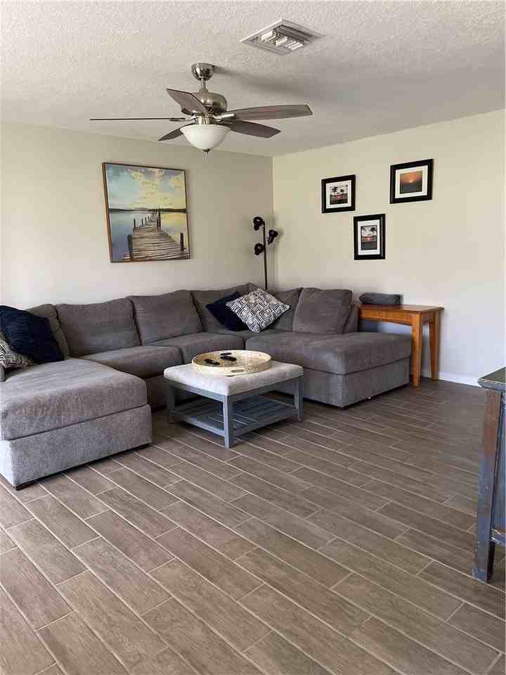 1421 Thornhill Ln - Photo 5 of 17
