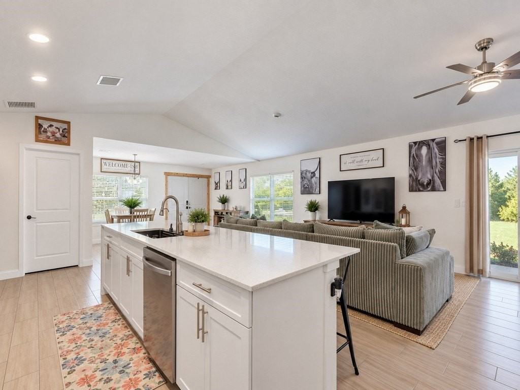 7735 101st Ct - Photo 3 of 16