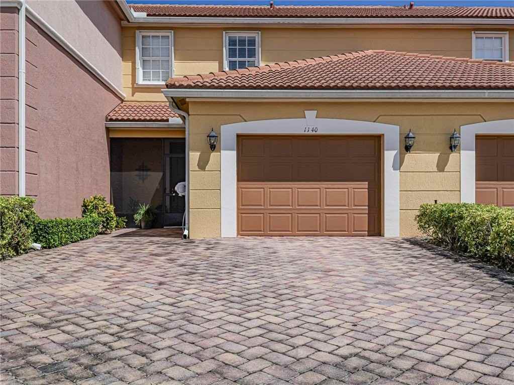1140 Cheval Dr - Photo 5 of 34