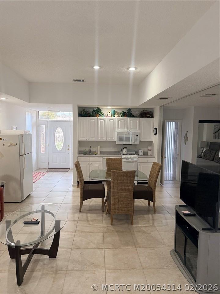 3304 Se Morningside Blvd - Photo 4 of 16