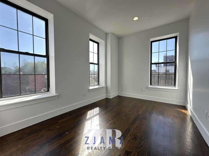 3021 Tilden Ave - Photo 3 of 10