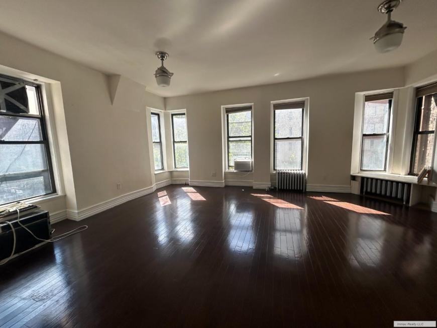 560 W End Ave - Photo 2 of 10