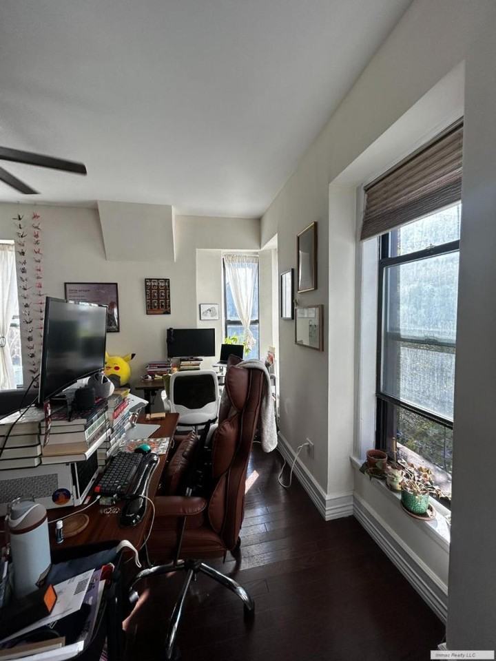 560 W End Ave - Photo 4 of 10