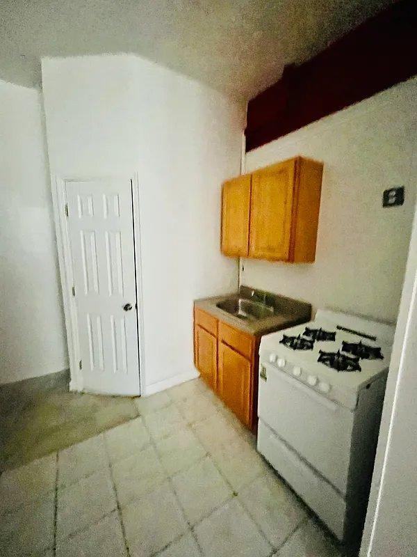 307 E 119th St - Photo 3 of 4