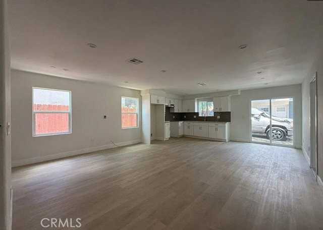 645 W 97th St - Photo 4 of 8