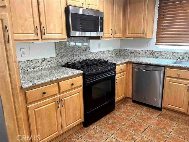 21110 Lycoming St - Photo 6 of 8