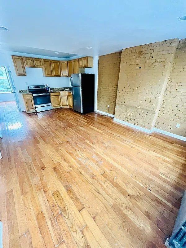 422 E 118th St - Photo 3 of 7