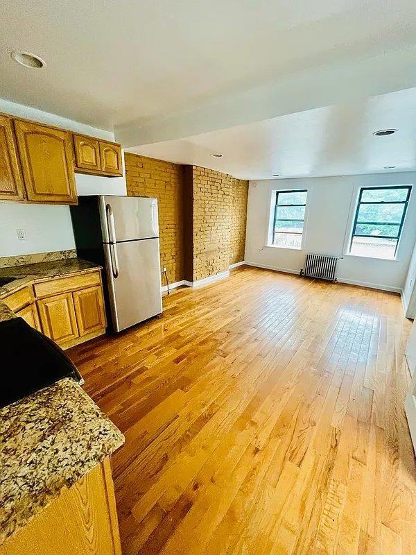 422 E 118th St - Photo 5 of 7