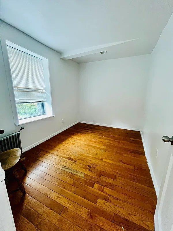 422 E 118th St - Photo 6 of 7