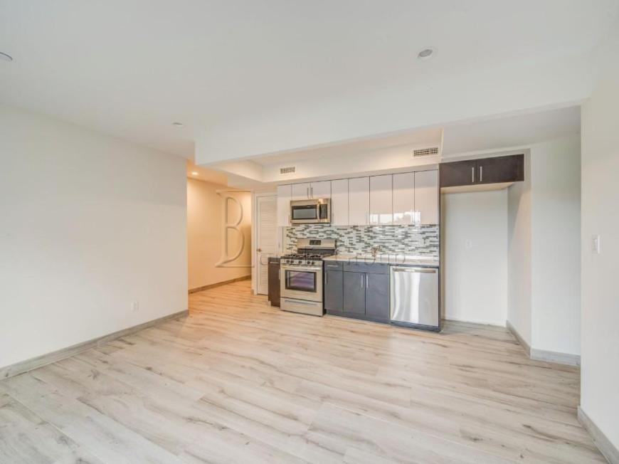 3068 38th St - Photo 3 of 7
