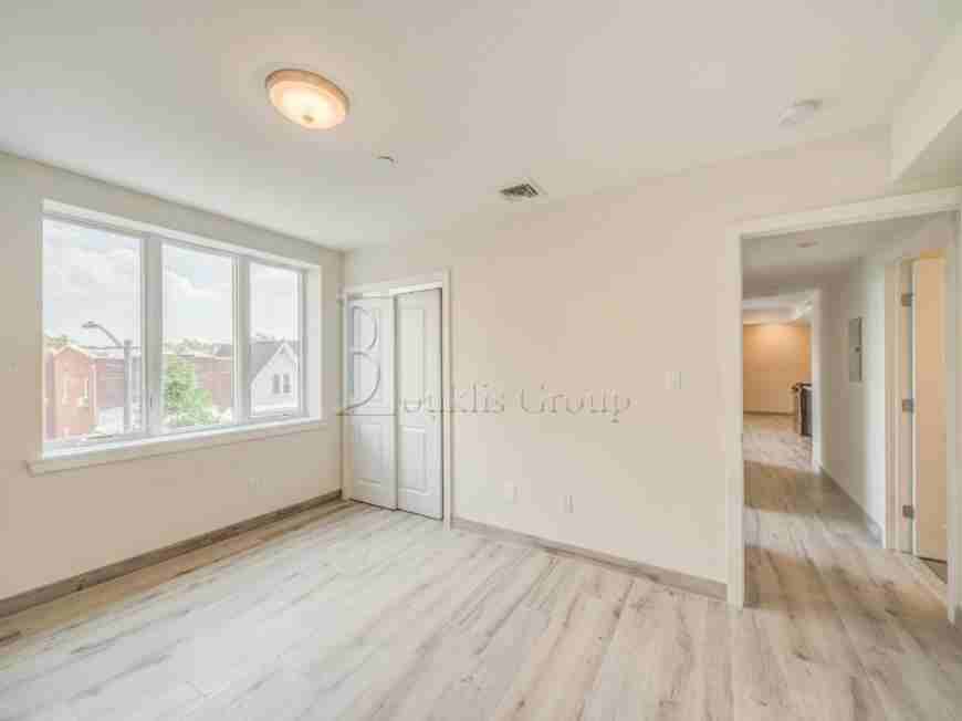 3068 38th St - Photo 4 of 7