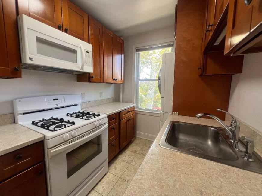 3945 48th St - Photo 3 of 10