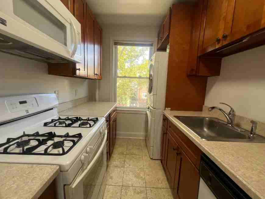 3945 48th St - Photo 4 of 10
