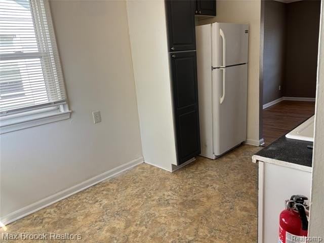 26601 Dartmouth St - Photo 3 of 21