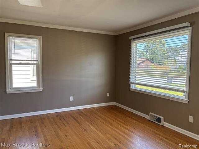 26601 Dartmouth St - Photo 4 of 21