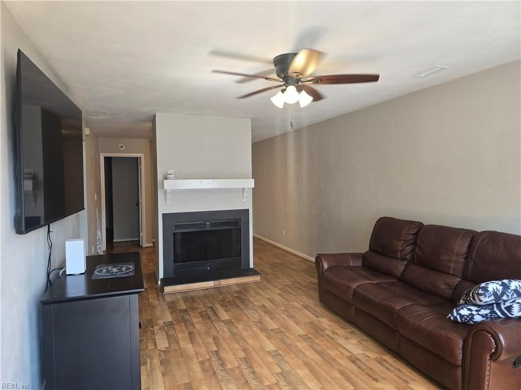 3924 Roebling Ln - Photo 4 of 21