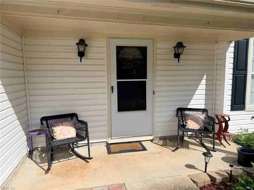 1808 Eastborne Dr - Photo 2 of 16