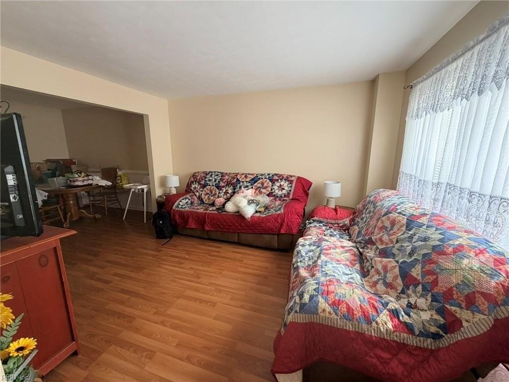 1808 Eastborne Dr - Photo 3 of 16