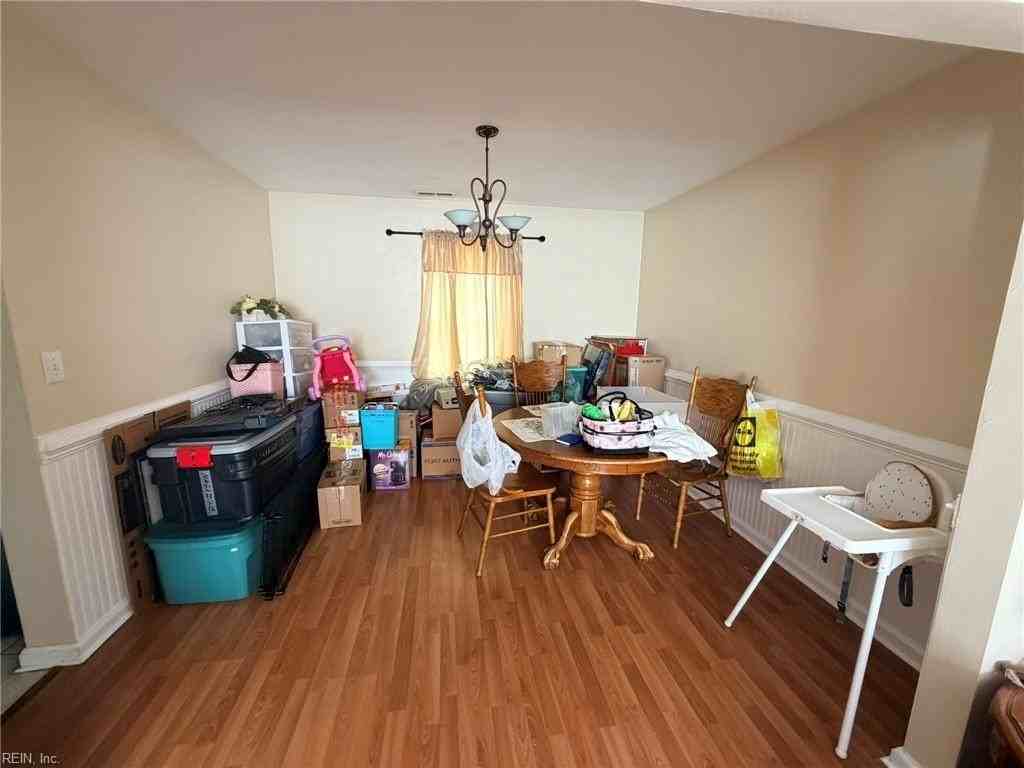 1808 Eastborne Dr - Photo 4 of 16
