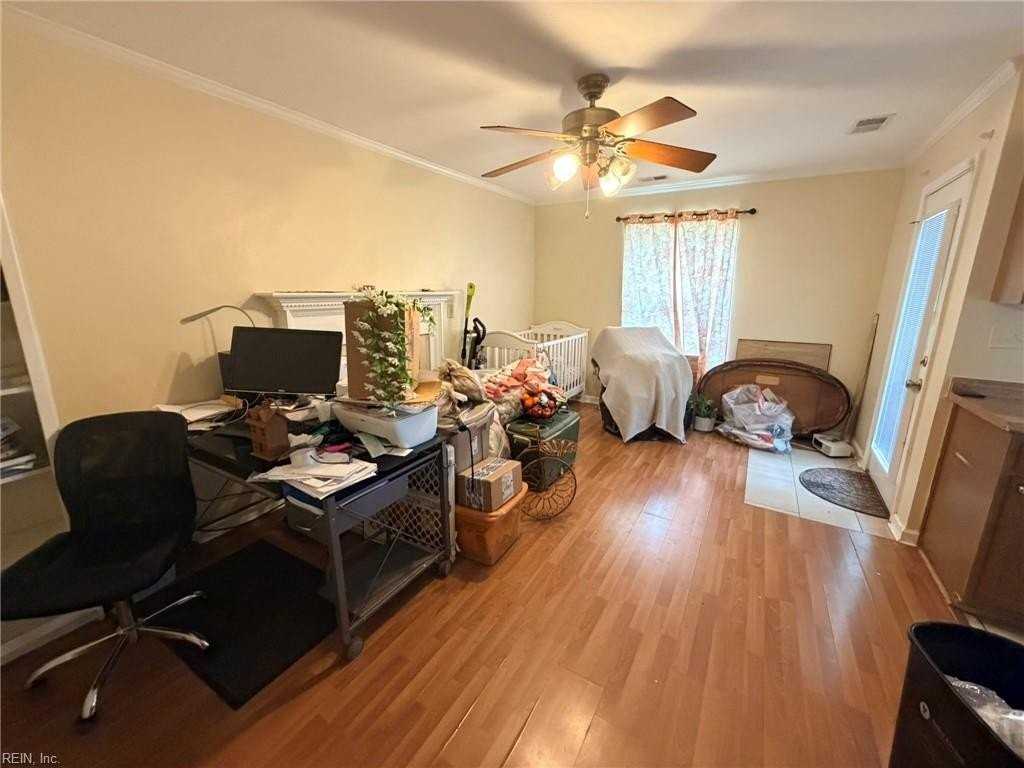 1808 Eastborne Dr - Photo 5 of 16