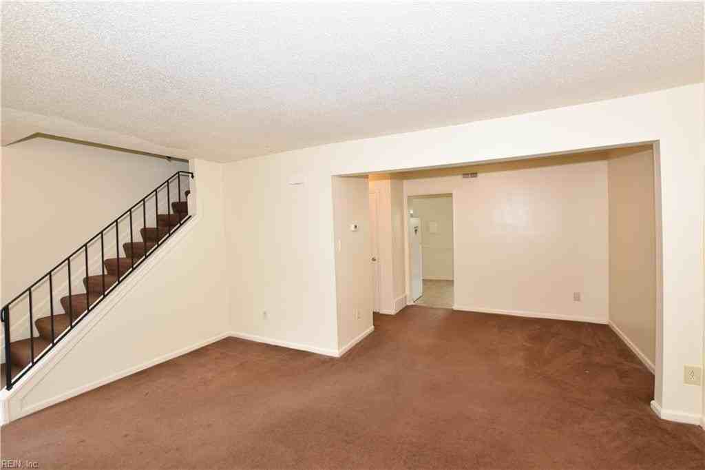 6006 Edgelake Dr - Photo 7 of 38