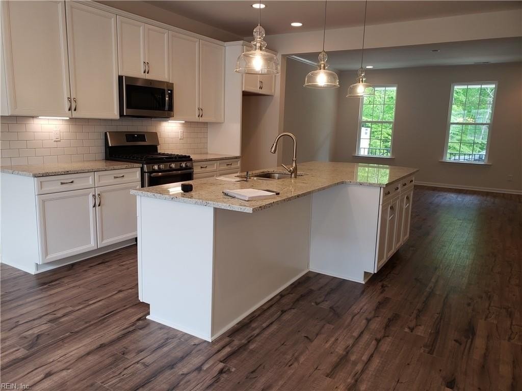 3937 Northridge St - Photo 5 of 26