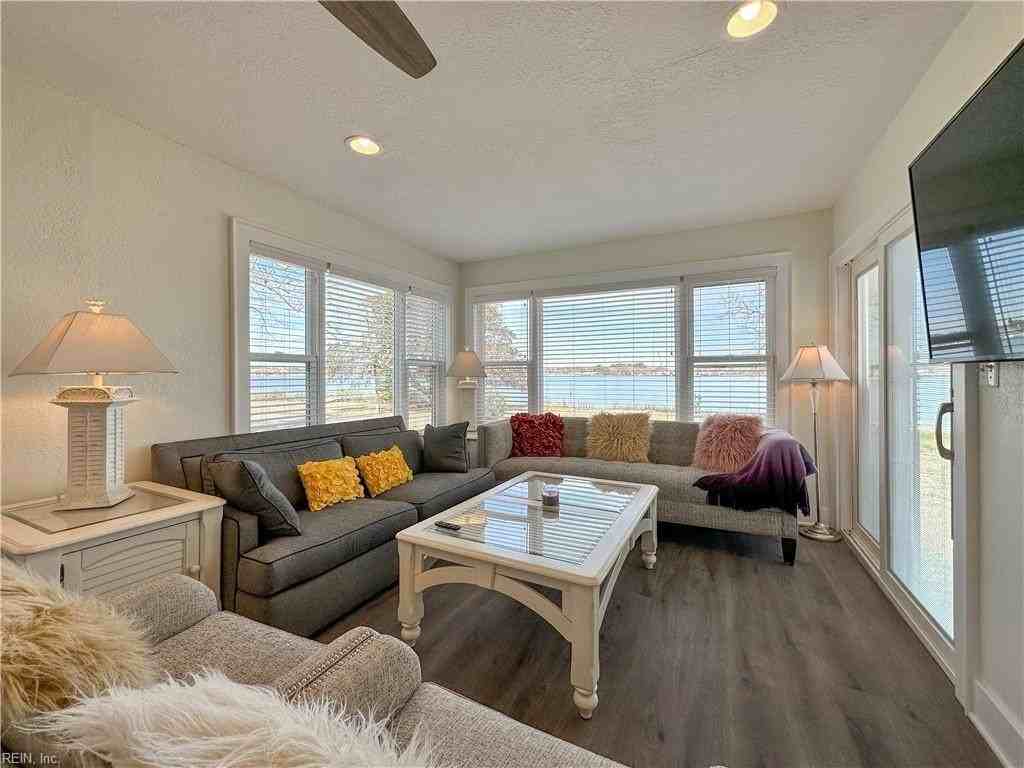 55 Greenbrier Rd - Photo 7 of 37