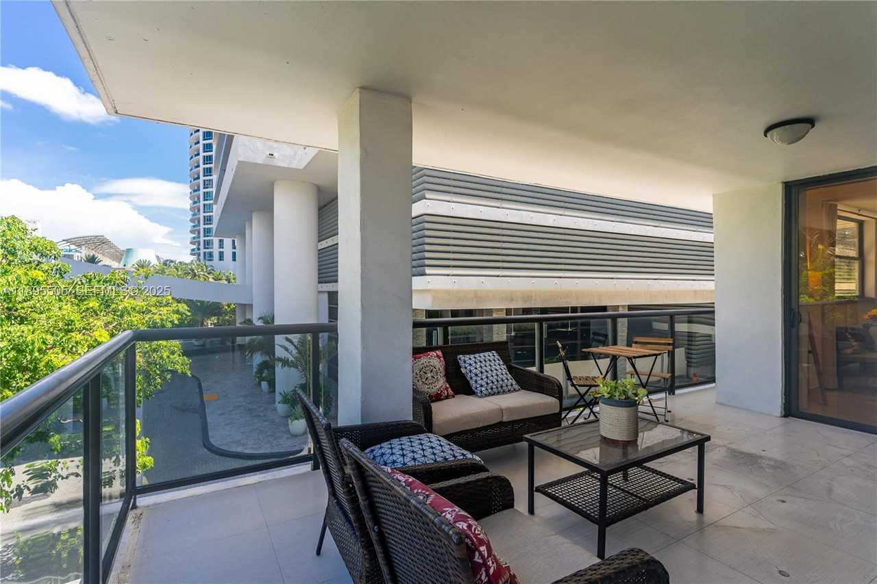 5845 Collins Ave #203 - Photo 4 of 8