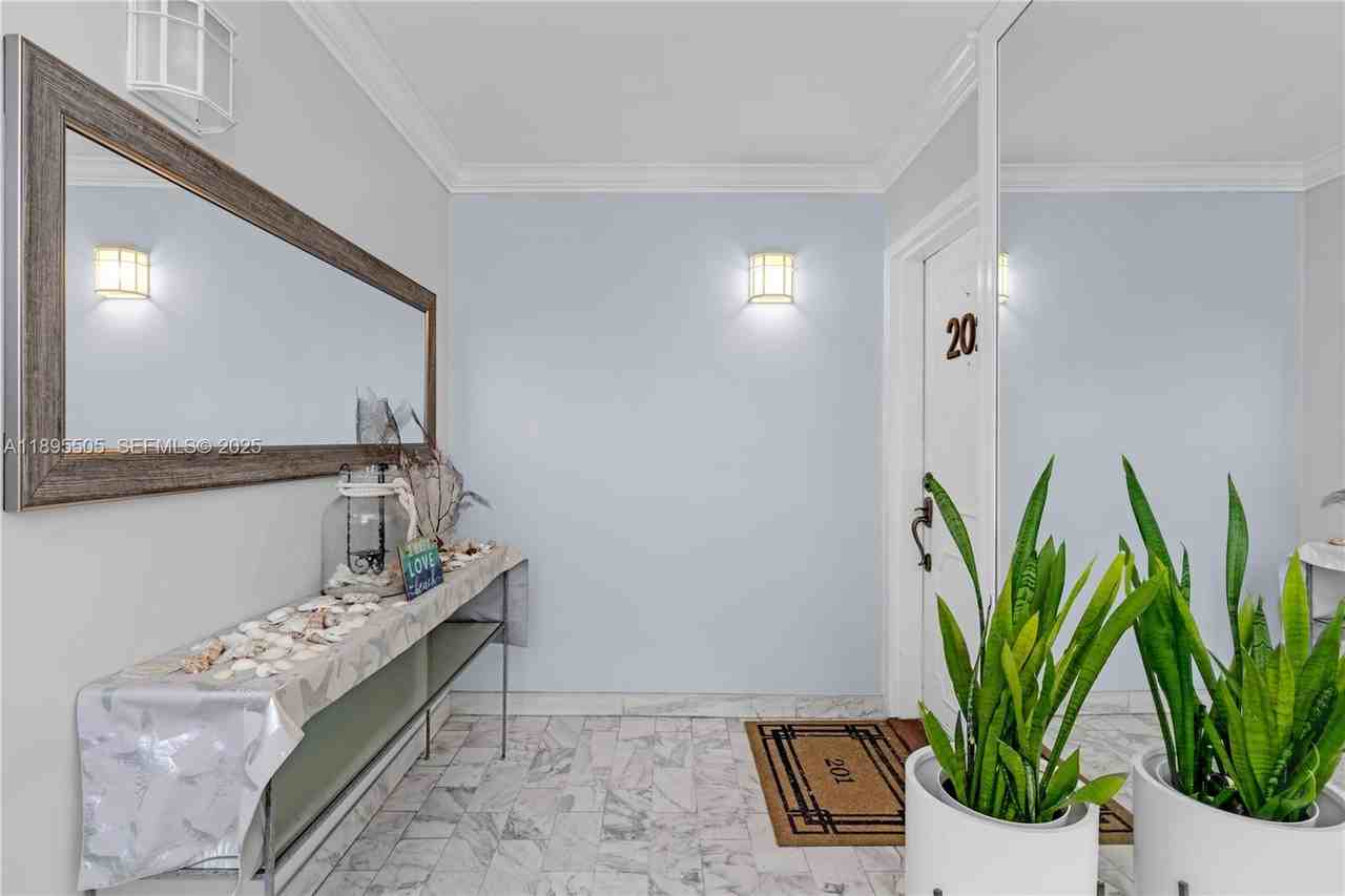 5845 Collins Ave #203 - Photo 6 of 8