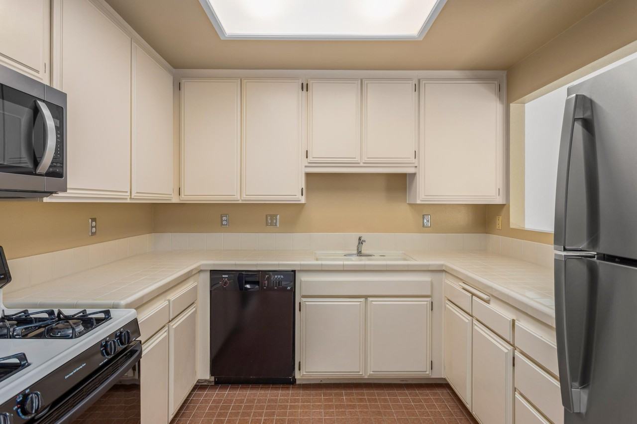 4519 Carpinteria Ave #E - Photo 7 of 29