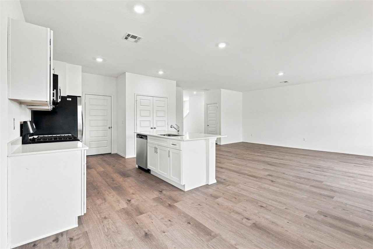 W 30th Ave - Photo 7 of 25