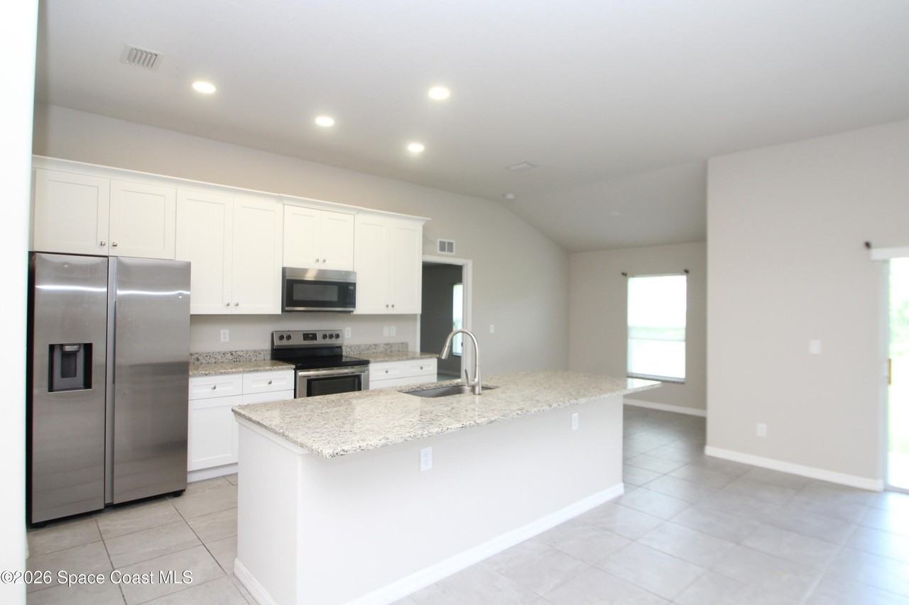 405 Harrison St Sw - Photo 2 of 10