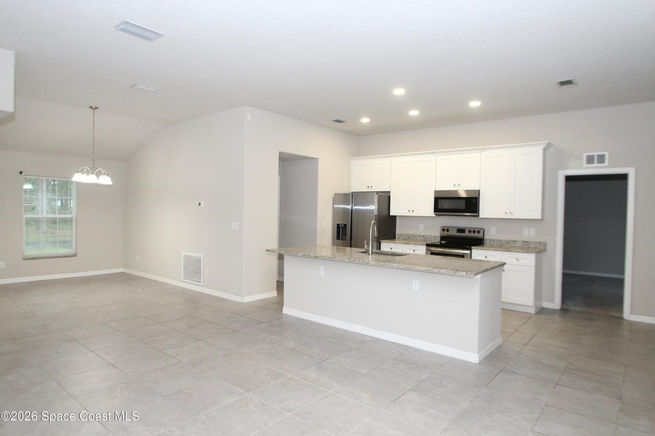 405 Harrison St Sw - Photo 4 of 10