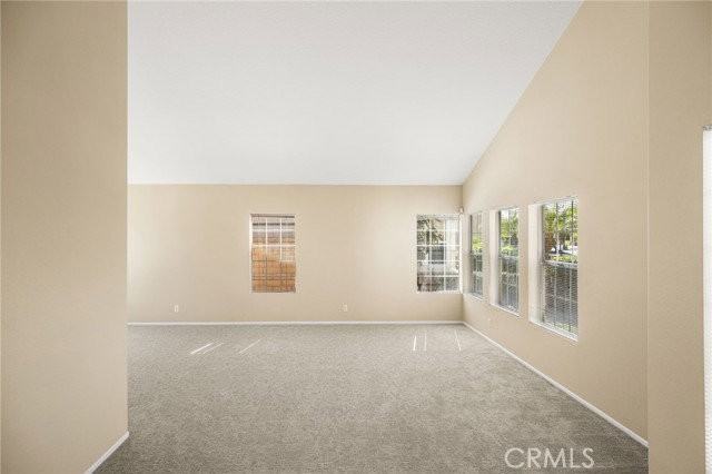 733 S Morningstar Dr - Photo 2 of 8