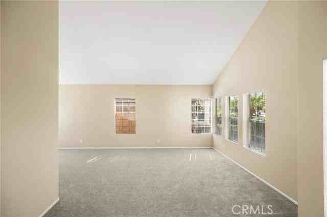 733 S Morningstar Dr - Photo 3 of 8