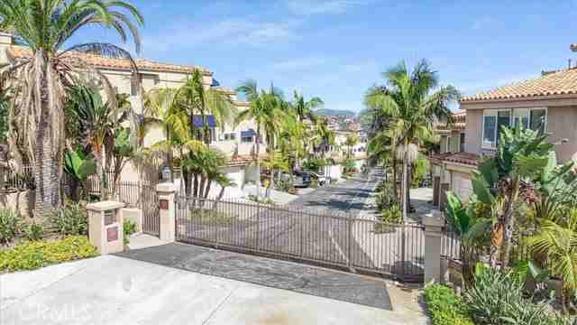24345 Vista Point Ln - Photo 3 of 7
