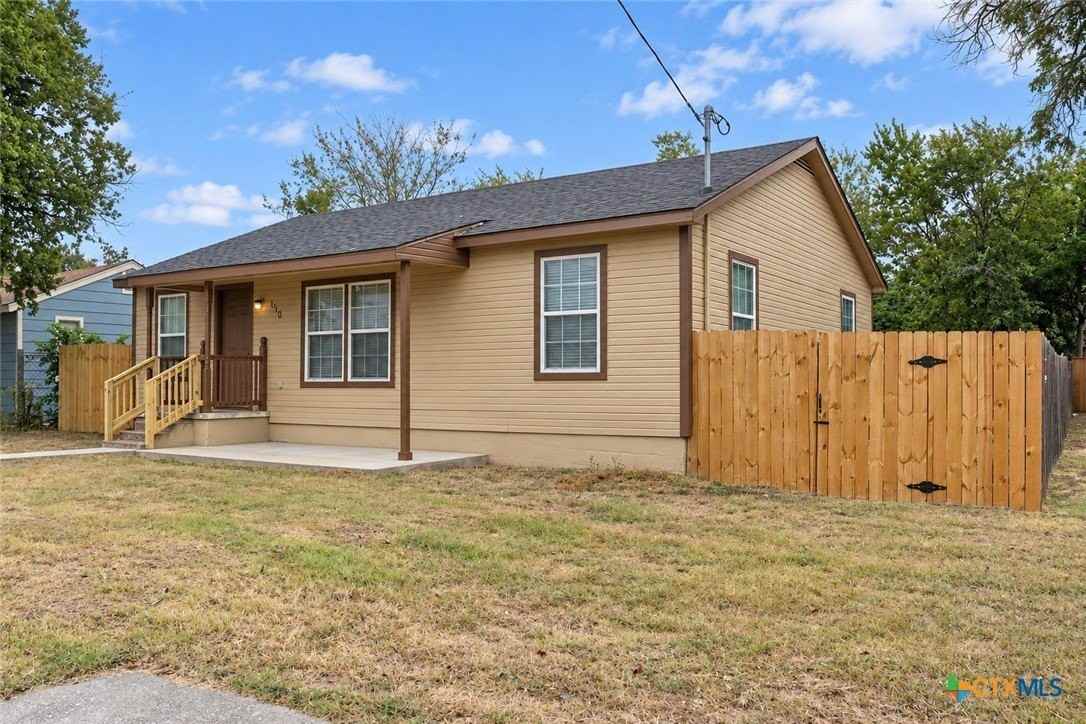 1310 College St - Photo 3 of 26