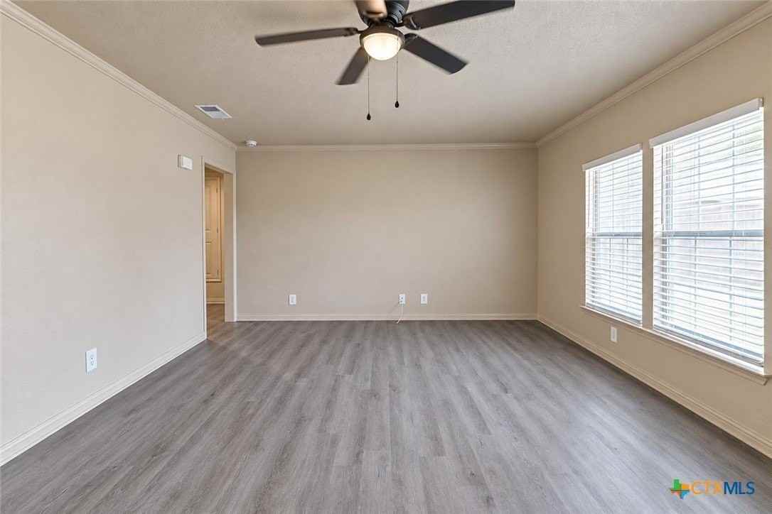 1310 College St - Photo 4 of 26
