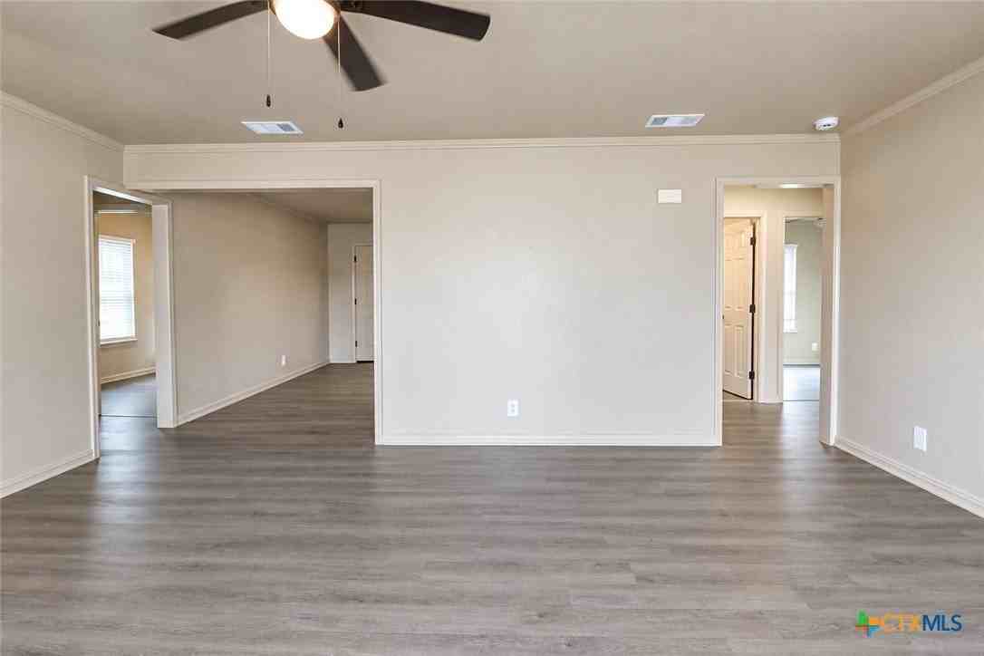 1310 College St - Photo 5 of 26