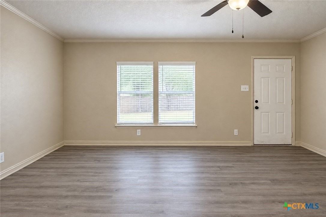 1310 College St - Photo 6 of 26